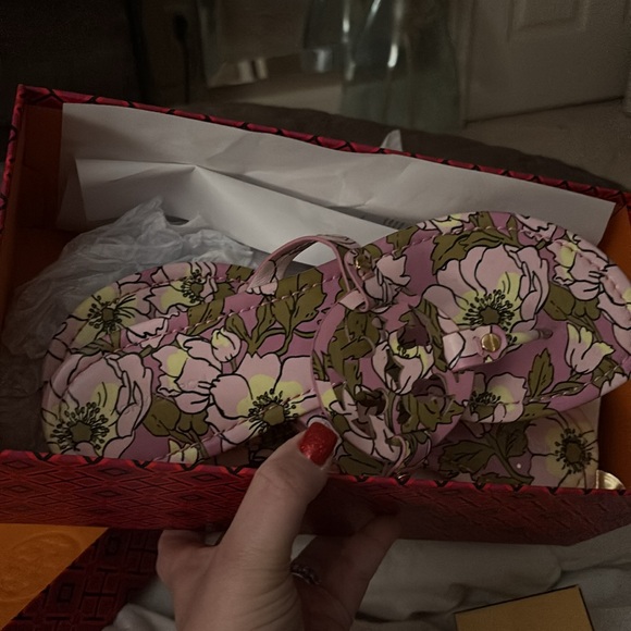 Tory Burch Miller Printed Patent Leather Bold Flowers Combo Purple size 9 - Picture 8 of 10